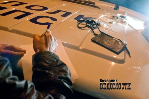 Голый екатеринбуржец станцевал джигу на крышах автомобилей