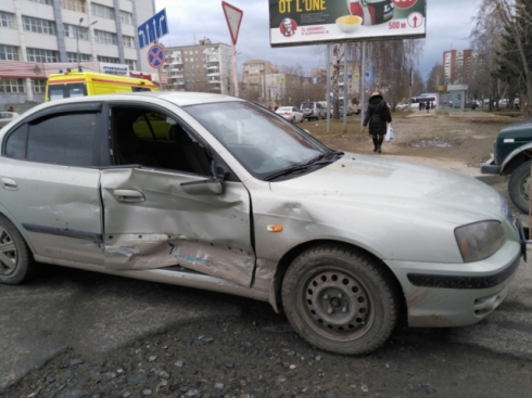 Из-за беспечной мамочки за рулем малыш получил травму головы