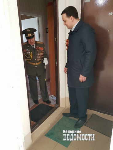 В Екатеринбурге мэрия отказалась везти ветеранов-парадников в День Победы. Подключились общественники и депутаты (ФОТО)
