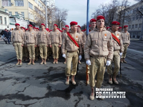 В Екатеринбурге мэрия отказалась везти ветеранов-парадников в День Победы. Подключились общественники и депутаты (ФОТО)