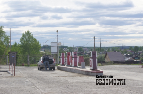 «Народный контроль» проверил автозаправку депутата в Белоярке (ФОТО)