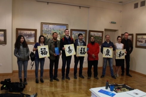 Китайские каллиграфы расписались в екатеринбургском Храме на Крови