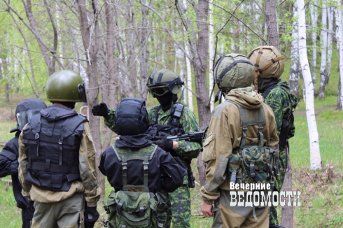 Екатеринбургские школьники взялись за оружие (ФОТО)