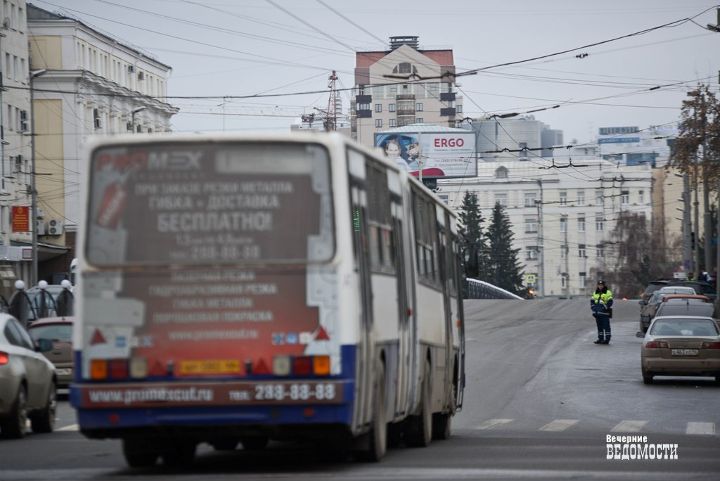 Время транспорта екатеринбург. Автомобильный транспорт Екатеринбург. 42 Автобус Екатеринбург остановки.