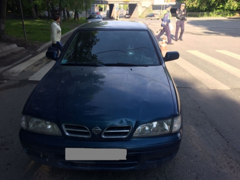 В Екатеринбурге на улице Первомайской Nissan сбил пенсионерку