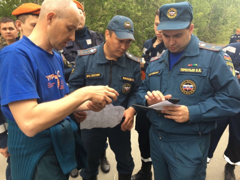 На Урале продолжается спецоперация по поиску 4-летнего Димы. Спасатели обследуют болото