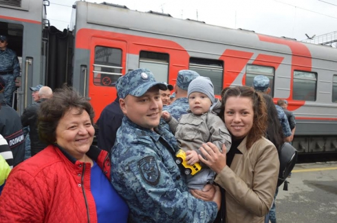 Сотня уральских полицейских и две собаки вернулись после выполнения задания на Северном Кавказе