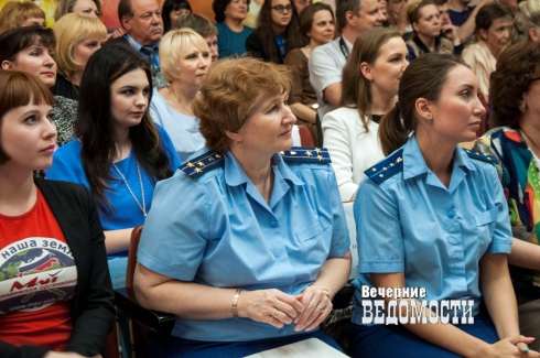 В Екатеринбурге прокурор города поздравила девятиклассников с окончанием школы (ФОТО)