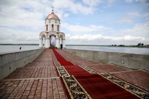 В зауральском селе открыли памятник святым Петру и Февронии