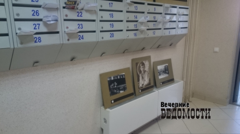 В одном из подъездов Екатеринбурга появились портреты царской семьи