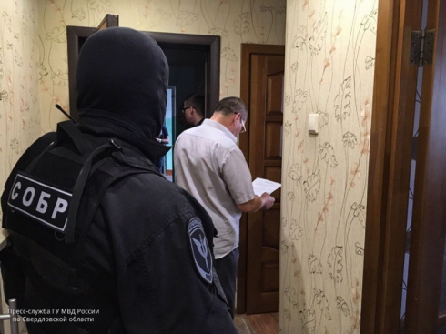 ОБОП и СОБР задержали вымогателей, занимающихся автоподставами на Урале