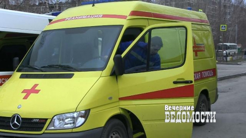 В Екатеринбурге автокран задавил женщину на переходе