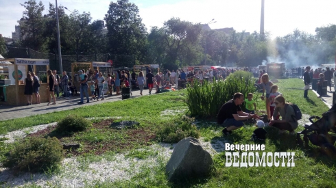 От стейка до капкейка: в парке имени Павлика Морозова проходит фестиваль еды