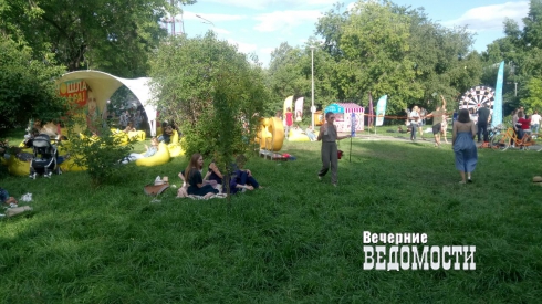 От стейка до капкейка: в парке имени Павлика Морозова проходит фестиваль еды