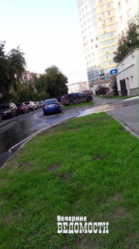 Жильцы элитного комплекса в Екатеринбурге подсчитывают ущерб после коммунального потопа (ФОТО)