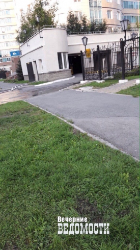 Жильцы элитного комплекса в Екатеринбурге подсчитывают ущерб после коммунального потопа (ФОТО)