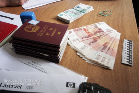 В Екатеринбурге при попытке дать взятку задержали иностранку 