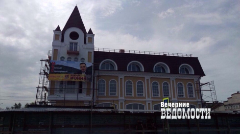 В Камышлове расстреляли здание строящегося торгового центра