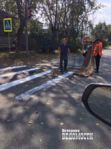В Камышлове дорожную разметку наносят метлой (ФОТО)