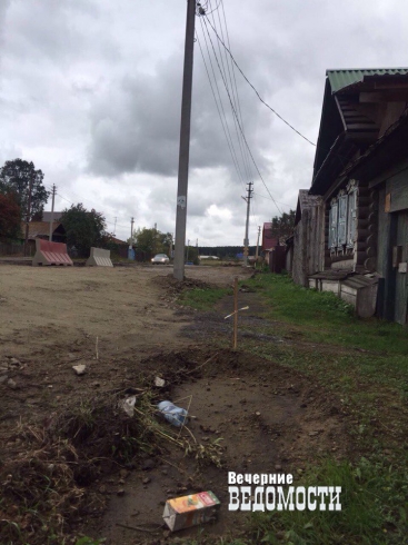 Реконструкция дороги в Белоярке вызвала возмущение жителей (ФОТО)