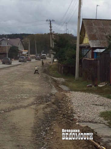 Реконструкция дороги в Белоярке вызвала возмущение жителей (ФОТО)