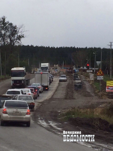 Реконструкция дороги в Белоярке вызвала возмущение жителей (ФОТО)
