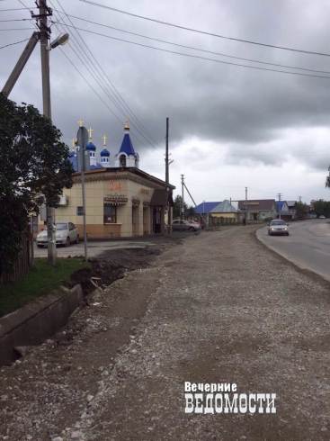 Реконструкция дороги в Белоярке вызвала возмущение жителей (ФОТО)