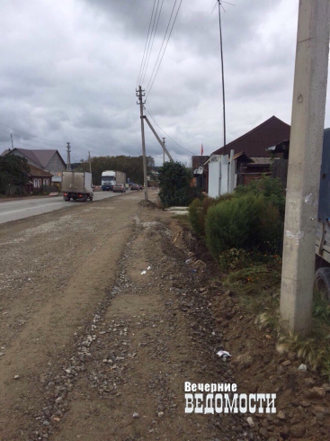 Реконструкция дороги в Белоярке вызвала возмущение жителей (ФОТО)