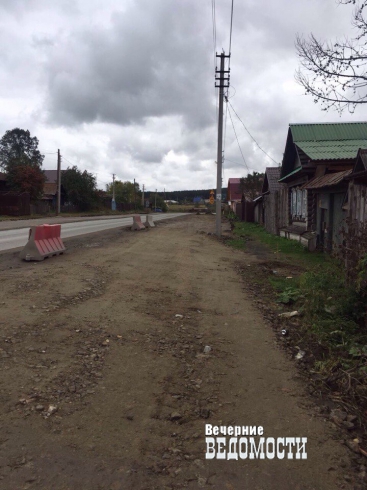 Реконструкция дороги в Белоярке вызвала возмущение жителей (ФОТО)