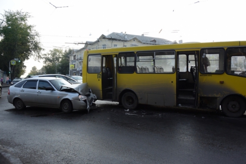 В Екатеринбурге полиция устанавливает обстоятельства четырех ДТП