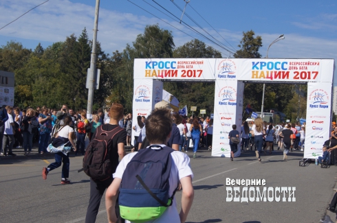 Десятки тысяч горожан пробежались по центру Екатеринбурга