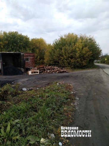 В уральском поселке детский сад и школу топят дровами