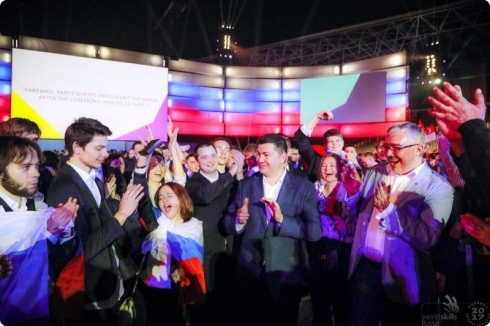 Евгений Куйвашев поздравил уральцев, завоевавших награды на чемпионате профессионального мастерства в Абу-Даби