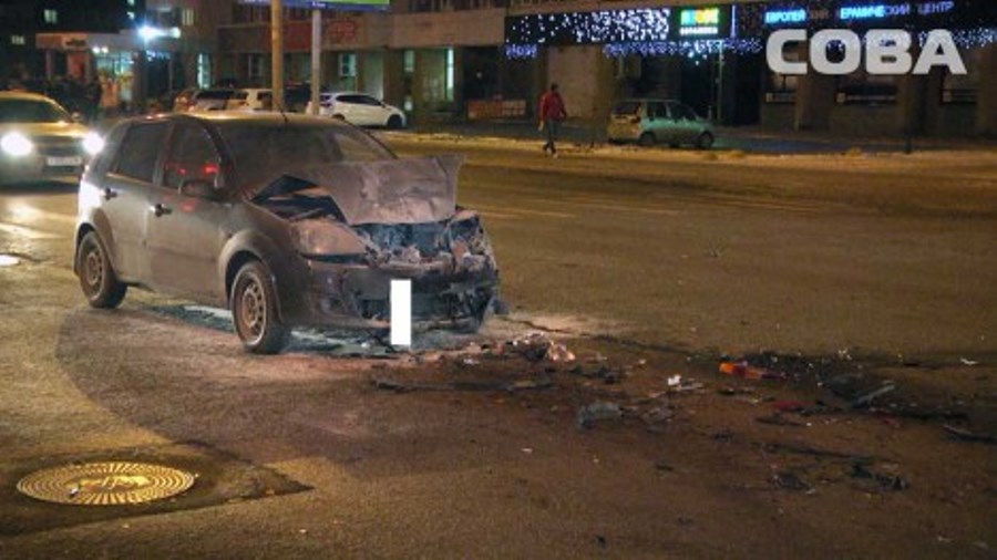 Тройное ДТП с пожаром в Екатеринбурге Тройное ДТП с пожаром в Екатеринбурге