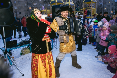 Жители Пионерского микрорайона Екатеринбурга погуляли на новогоднем празднике