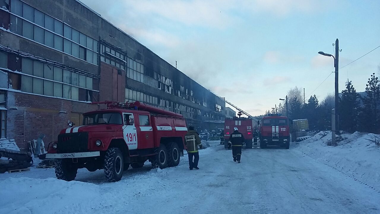 На Урале горит цех по производству эпоксидной смолы