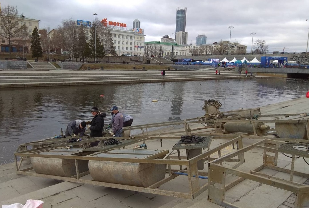 В Екатеринбурге поющий на Плотинке фонтан разобрали