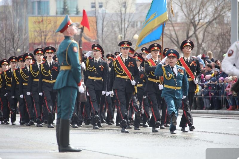 Евгений Куйвашев посетил парад Победы в Верхней Пышме