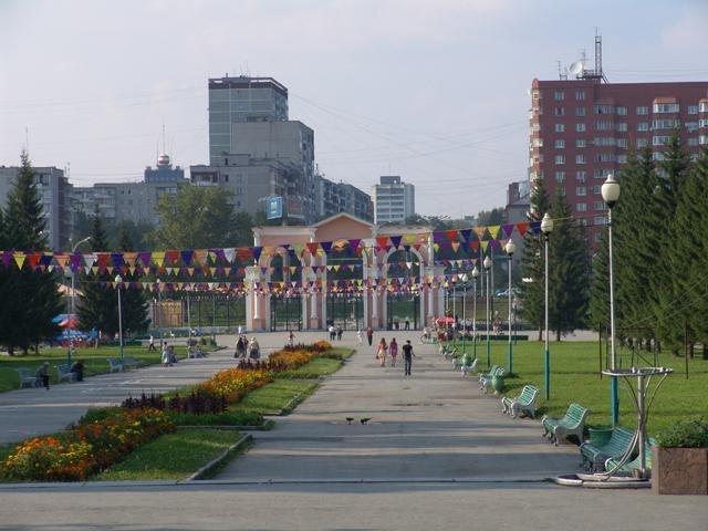 Парк культуры и отдыха екатеринбург. Парк Маяковского Екатеринбург. Город Екатеринбург парк Маяковского. Екатеринбург Центральная аллея. ЦПКИО Екатеринбург Главная аллея.