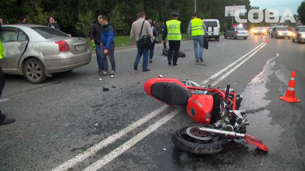 В ДТП на проспекте Космонавтов погиб мотоциклист