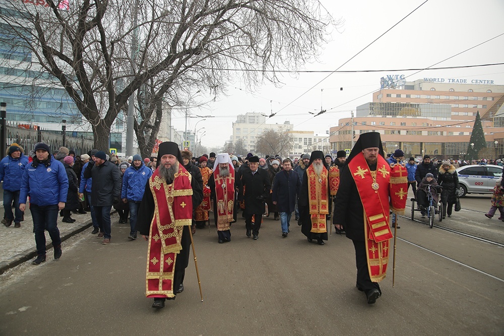Более трех тысяч человек приняли участие в крестном ходе в честь великомученицы Екатерины – покровительницы Екатеринбурга Более трех тысяч человек приняли участие в крестном ходе в честь великомученицы Екатерины – покровительницы Екатеринбурга