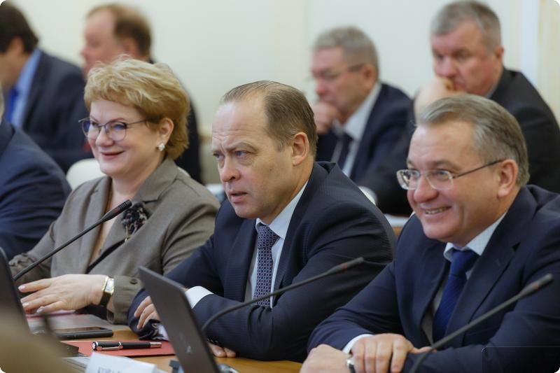 Евгений Куйвашев поздравил подчиненных с наступающим Новым годом Евгений Куйвашев поздравил подчиненных с наступающим Новым годом