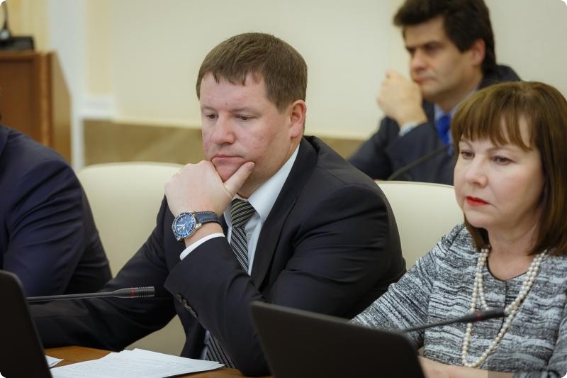 Евгений Куйвашев поздравил подчиненных с наступающим Новым годом Евгений Куйвашев поздравил подчиненных с наступающим Новым годом