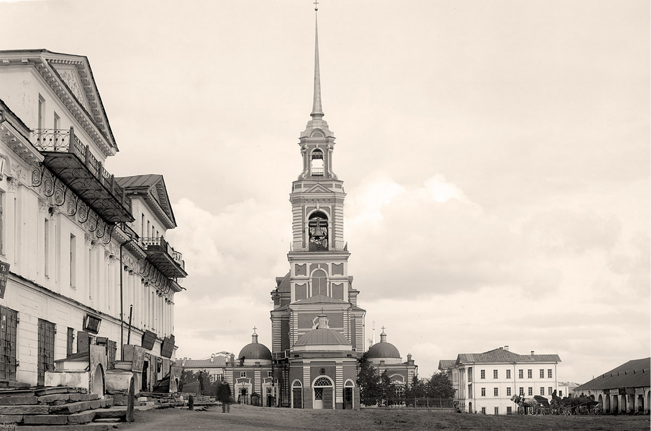 Храм на 1905 года. Богоявленский кафедральный собор Екатеринбург. Кафедральный собор Екатеринбург площадь 1905. Храм на площади 1905 года Екатеринбург. Кафедральный собор в Екатеринбурге до революции.