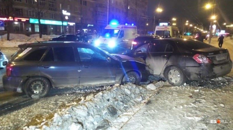 Ночью в ДТП на Крауля пострадали четыре человека Ночью в ДТП на Крауля пострадали четыре человека