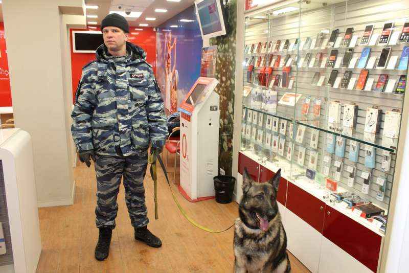 В московском метро задержали молодого человека, подозреваемого в разбойном нападении на салон сотовой связи в Нижнем Тагиле В московском метро задержали молодого человека, подозреваемого в разбойном нападении на салон сотовой связи в Нижнем Тагиле