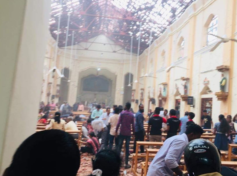 Более 50 человек стали жертвами взрывов во время празднования Пасхи на Шри-Ланке