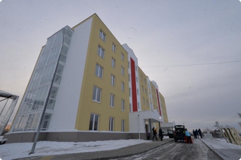Уральцы, переехавшие в новостройку после более 20 лет проживания в полуразрушенном доме, пожаловались на плесень в квартирах