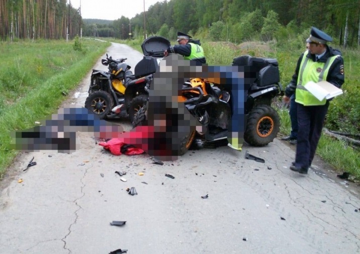 Мальчик скончался на месте: в Свердловской области отец с сыном перевернулись на квадроцикле
