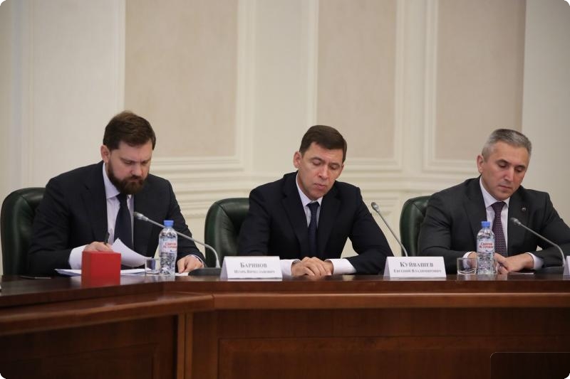 Замруководителя администрации президента Магомедов провел совещание в Екатеринбурге